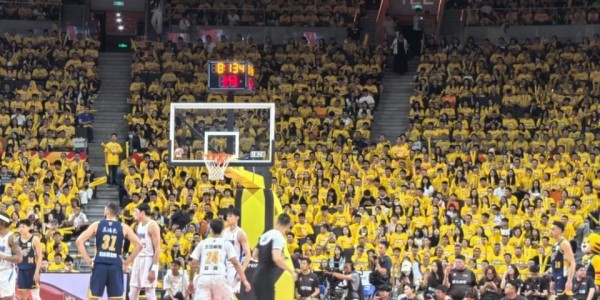 hth sports-CBA四强定1席！广东拒绝被4杀淘汰，上海赛季5杀山东率先晋级