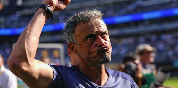 巴黎人报：虽肩锁关节骨折，但恩里克预计仍会现场指挥巴黎的比赛