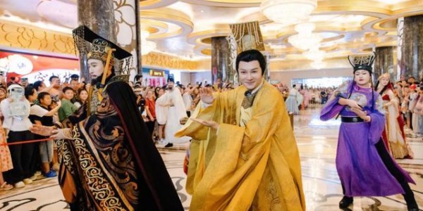 “李世民”在景区跳科目三