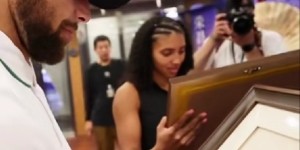 感受中国传统文化！库里中国行体验重庆非遗拓印&amp;amp;剪纸