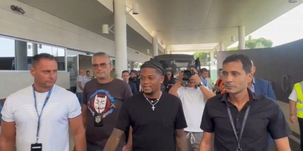 华体会体育-迪马：利昂-贝利已经抵达钱皮诺机场，以完成转会罗马的交易