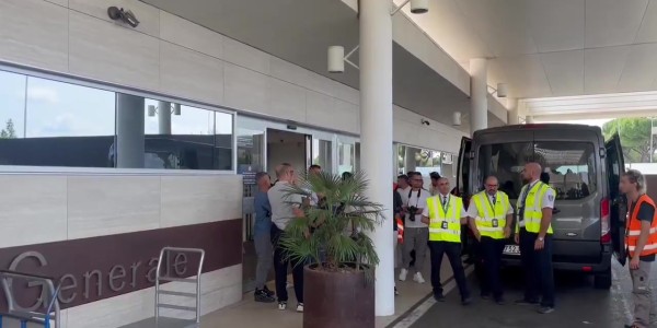 华体会体育-迪马：利昂-贝利已经抵达钱皮诺机场，以完成转会罗马的交易